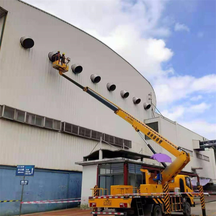 筠连高空作业车出租服务：专业广告牌安装解决方案