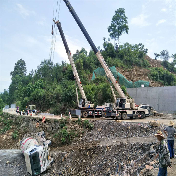 筠连汽车掉沟里叫吊车救援要多少钱